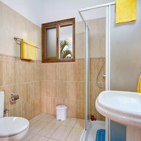 Phoebe By פאהיה