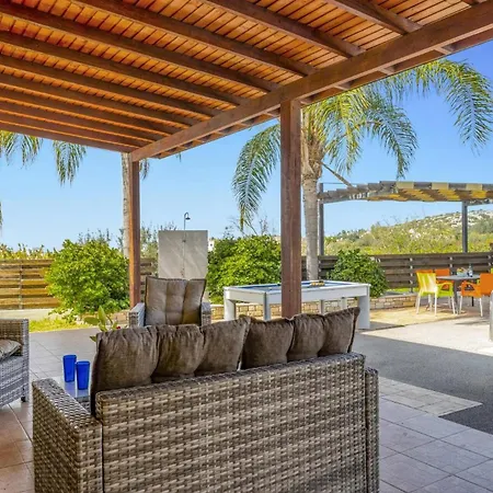 Phoebe By פאהיה