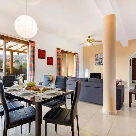 Phoebe By 빌라 페이야